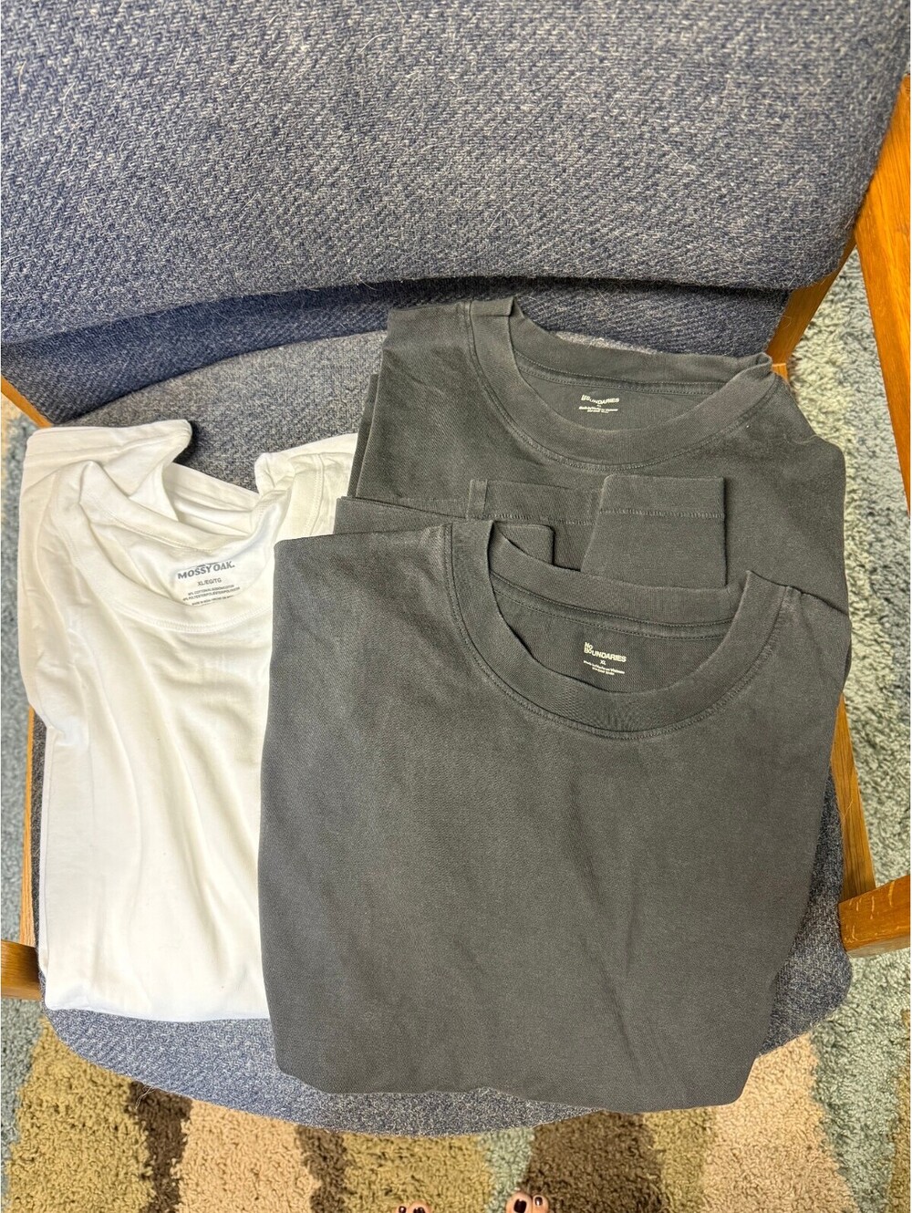 Bundle of (3) Men's XL No Boundaries Charcoal and Mossy Oak White T-Shirts